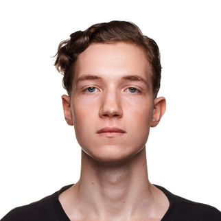 Адам Арутюнов