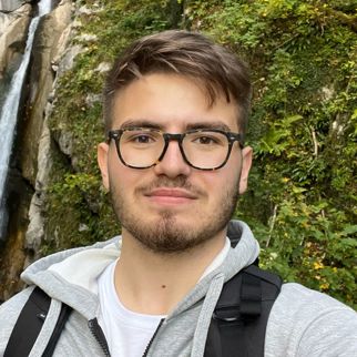 Кирилл Адещенко